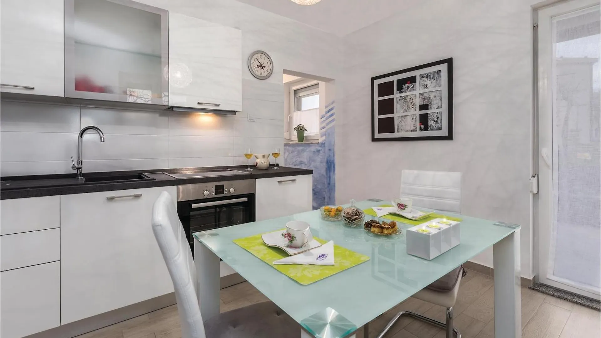 Nice Apartment In Umag With Kitchen